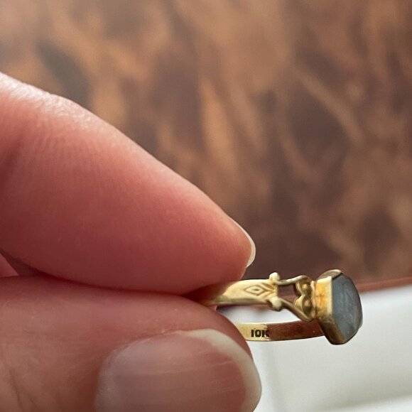 Vintage 10KT Yellow Gold Hexagon Moonstone Ornate Ring Size 4.5 - Picture 2 of 3